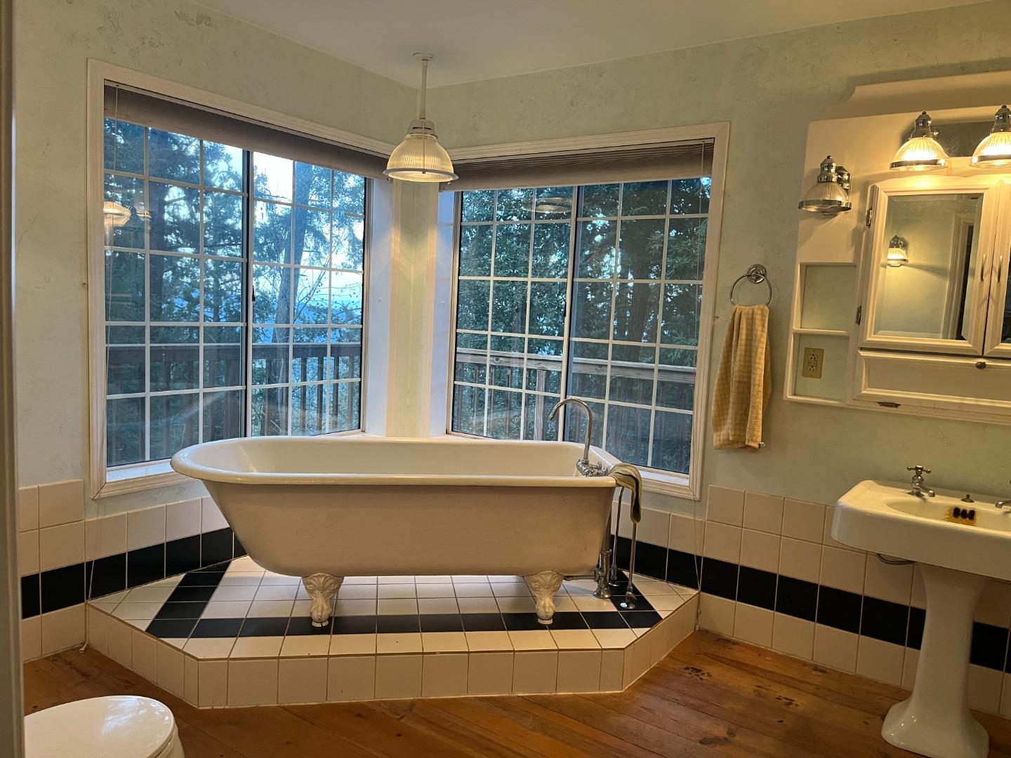 Detail Gallery Image 8 of 14 For 18165 Santa Ana Rd, Los Gatos,  CA 95033 - 2 Beds | 3 Baths