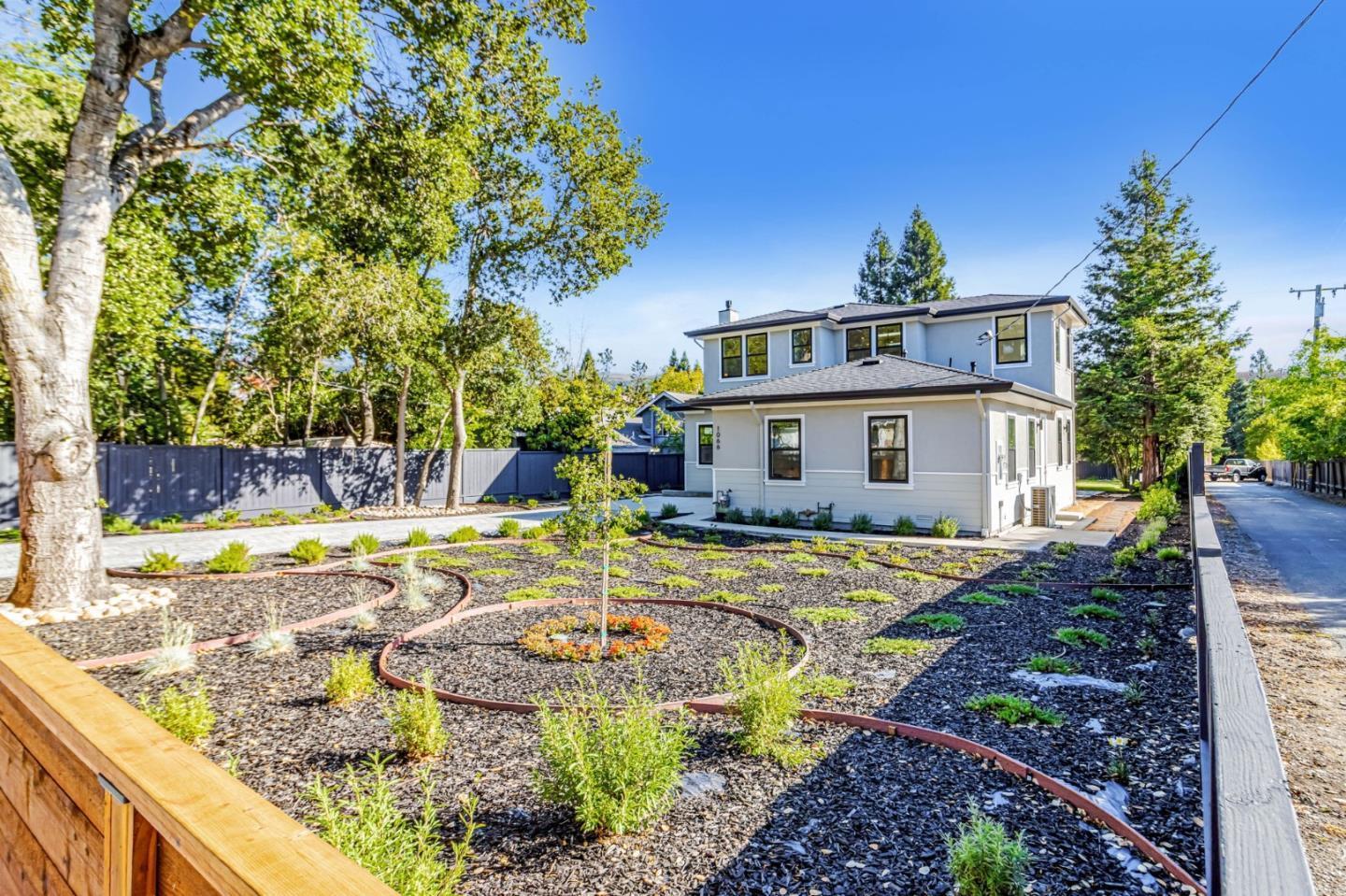 Detail Gallery Image 4 of 23 For 1066 Larch Ave, Moraga,  CA 94556 - 5 Beds | 4/1 Baths