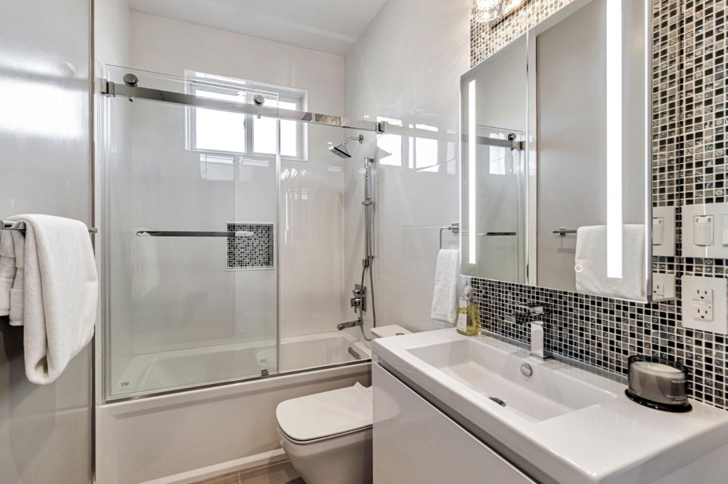 Detail Gallery Image 45 of 90 For 1066 Larch Ave, Moraga,  CA 94556 - 5 Beds | 4/1 Baths