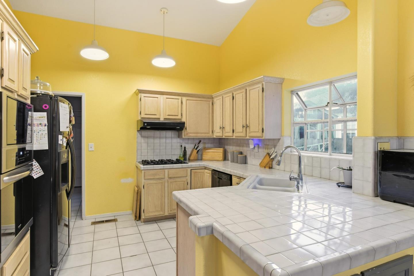 Detail Gallery Image 11 of 27 For 1521 Las Brisas Dr, Hollister,  CA 95023 - 3 Beds | 2 Baths