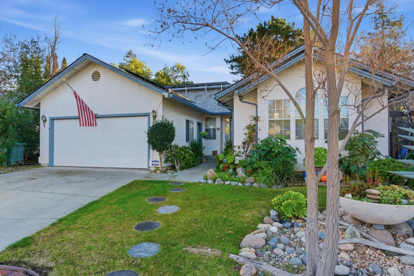 Detail Gallery Image 2 of 27 For 1521 Las Brisas Dr, Hollister,  CA 95023 - 3 Beds | 2 Baths