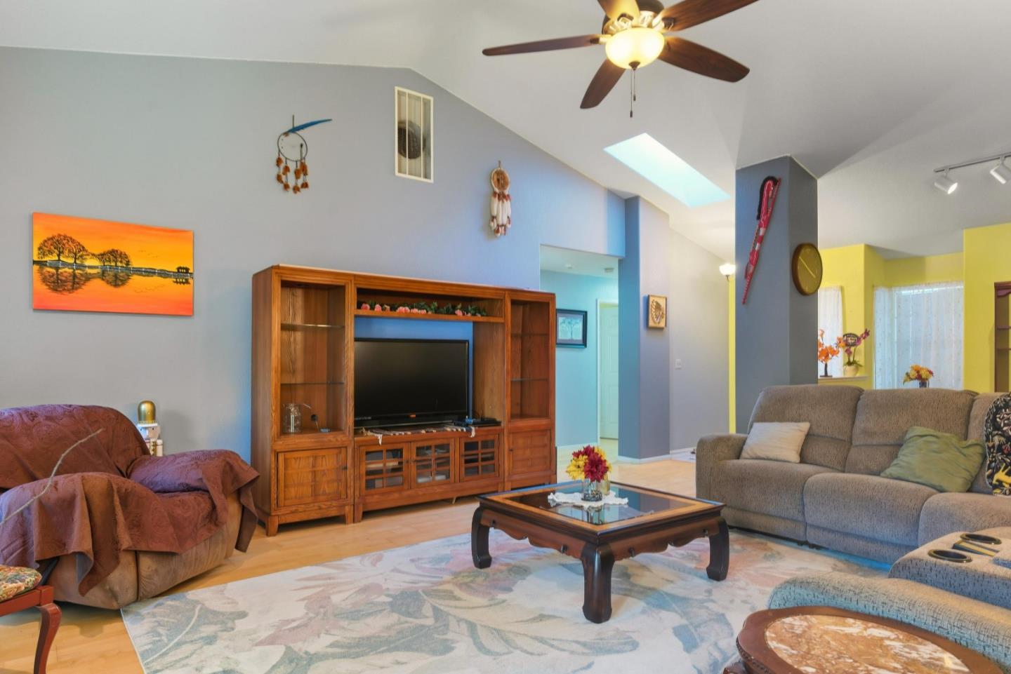 Detail Gallery Image 5 of 27 For 1521 Las Brisas Dr, Hollister,  CA 95023 - 3 Beds | 2 Baths