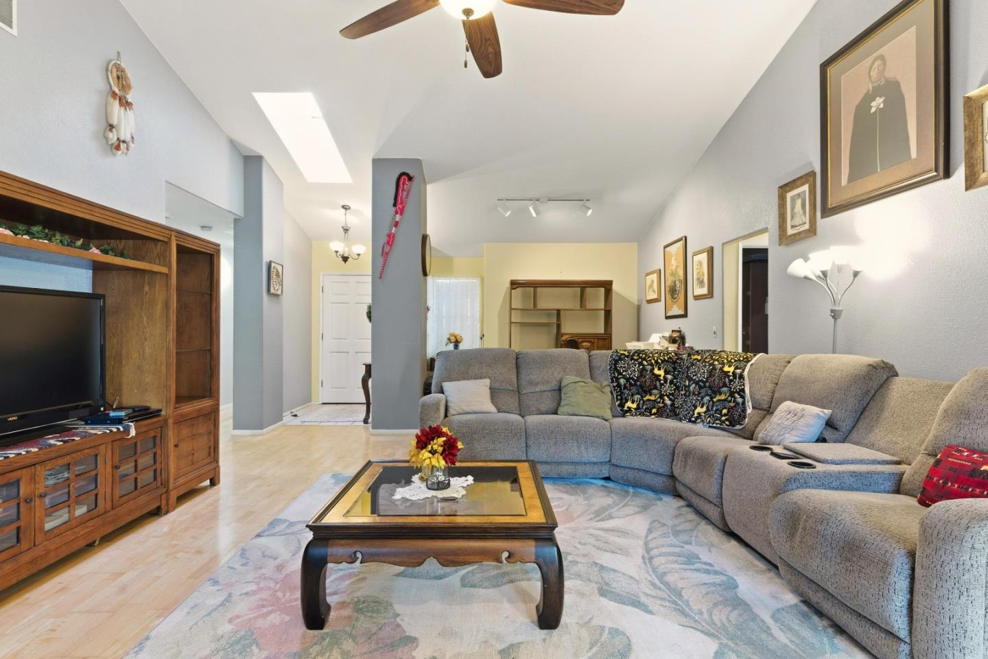 Detail Gallery Image 6 of 27 For 1521 Las Brisas Dr, Hollister,  CA 95023 - 3 Beds | 2 Baths