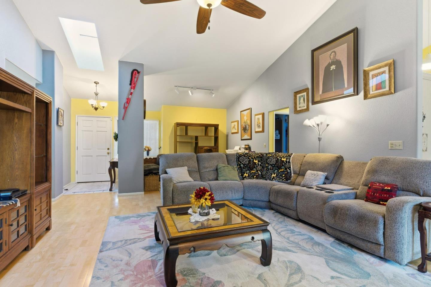 Detail Gallery Image 7 of 27 For 1521 Las Brisas Dr, Hollister,  CA 95023 - 3 Beds | 2 Baths