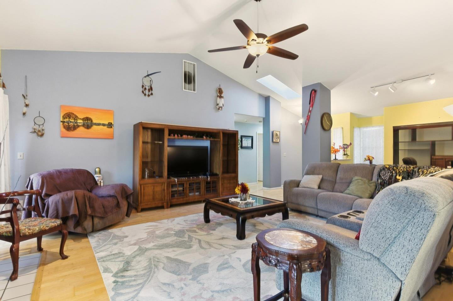 Detail Gallery Image 8 of 27 For 1521 Las Brisas Dr, Hollister,  CA 95023 - 3 Beds | 2 Baths