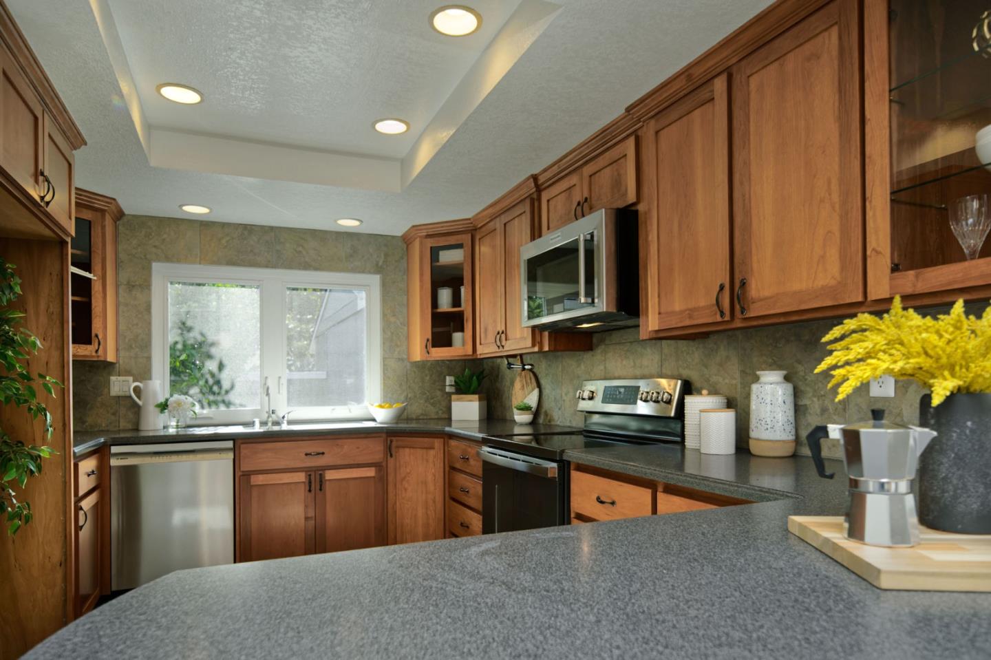 Detail Gallery Image 10 of 58 For 1135 Holly Oak Cir, San Jose,  CA 95120 - 3 Beds | 2 Baths