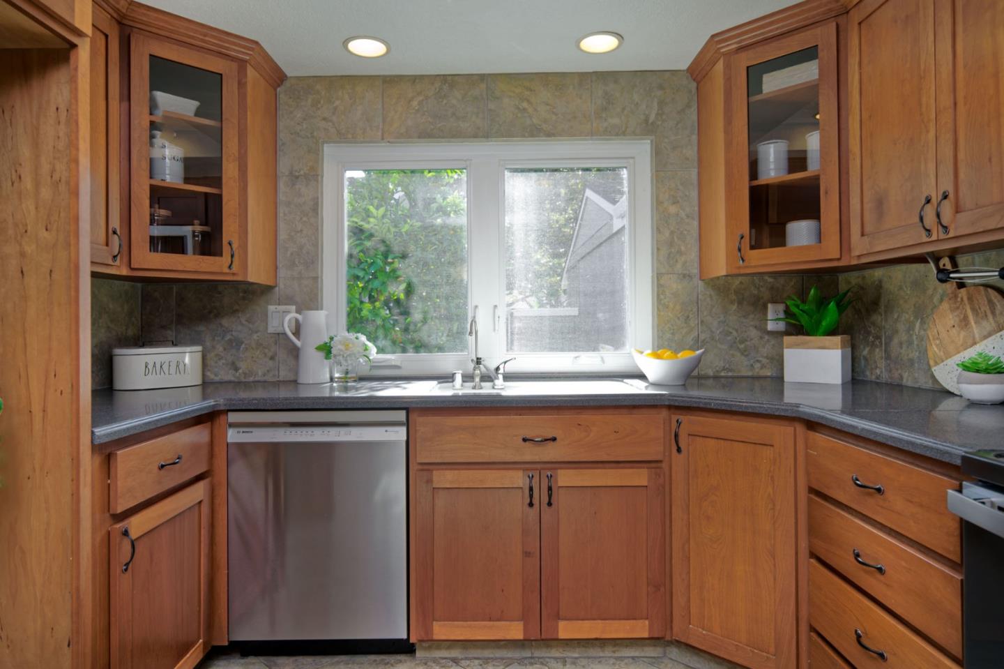 Detail Gallery Image 11 of 58 For 1135 Holly Oak Cir, San Jose,  CA 95120 - 3 Beds | 2 Baths