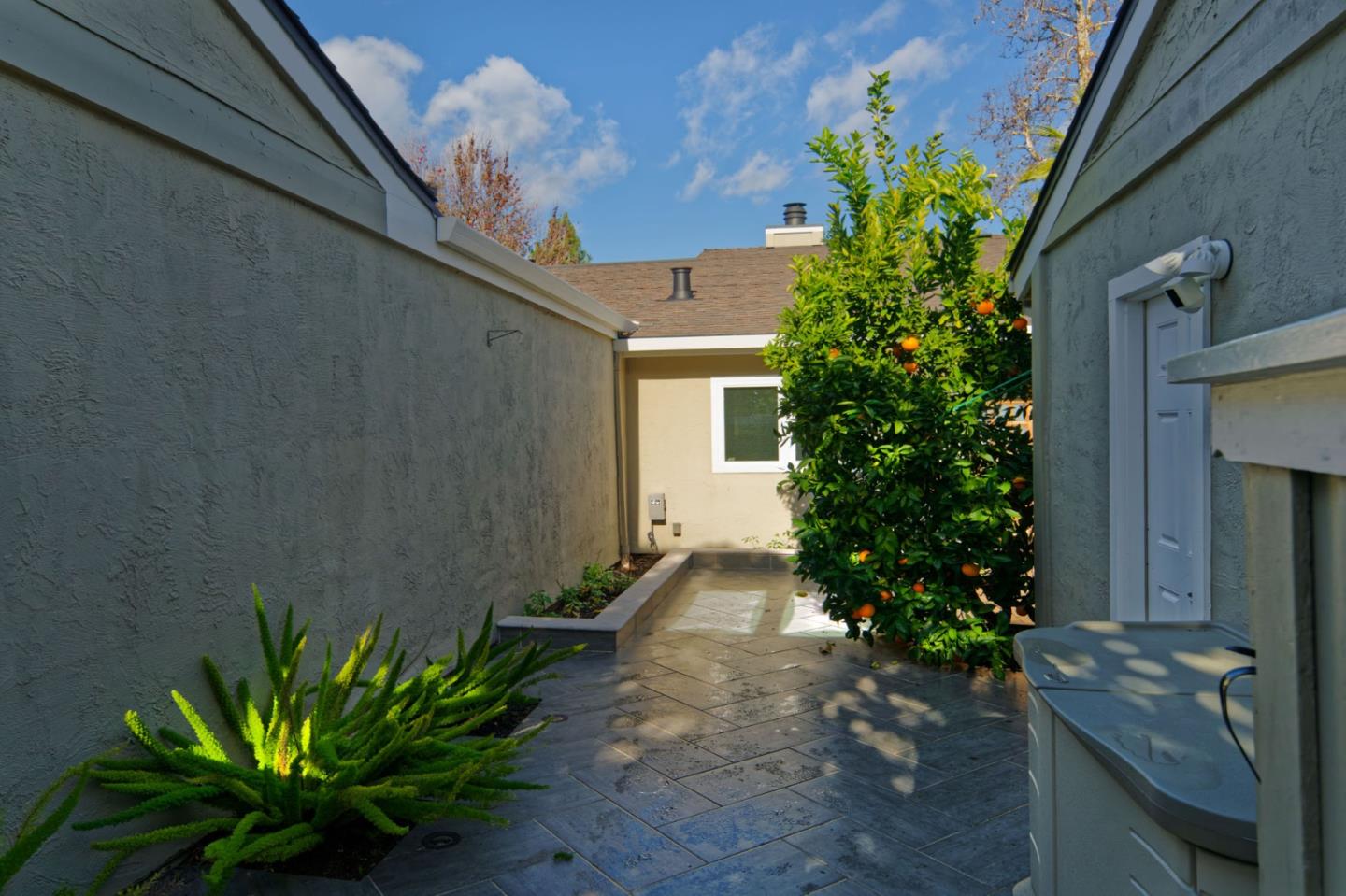 Detail Gallery Image 3 of 58 For 1135 Holly Oak Cir, San Jose,  CA 95120 - 3 Beds | 2 Baths