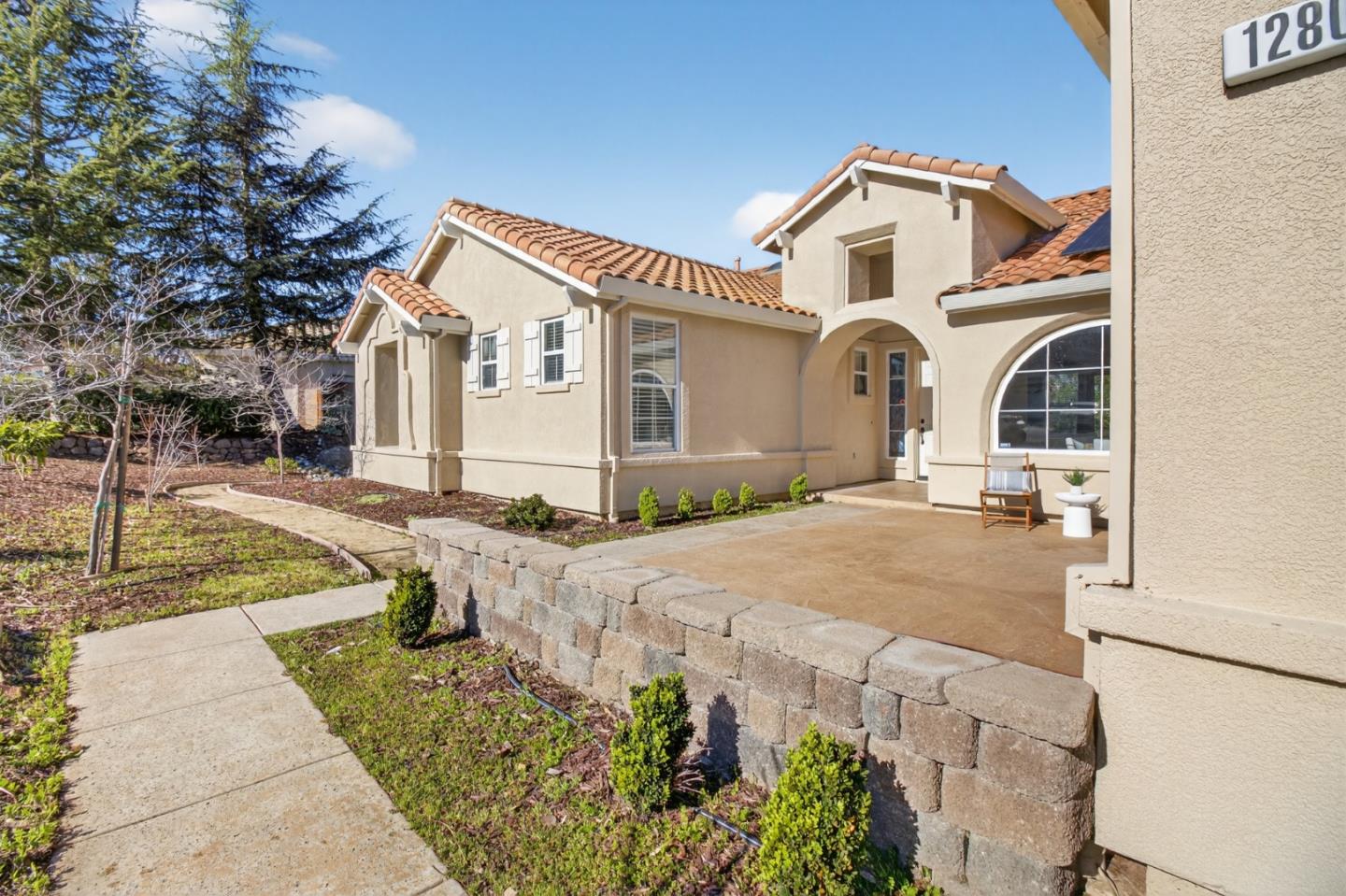 Detail Gallery Image 3 of 59 For 1280 Quail Ridge Way, Hollister,  CA 95023 - 4 Beds | 2/1 Baths