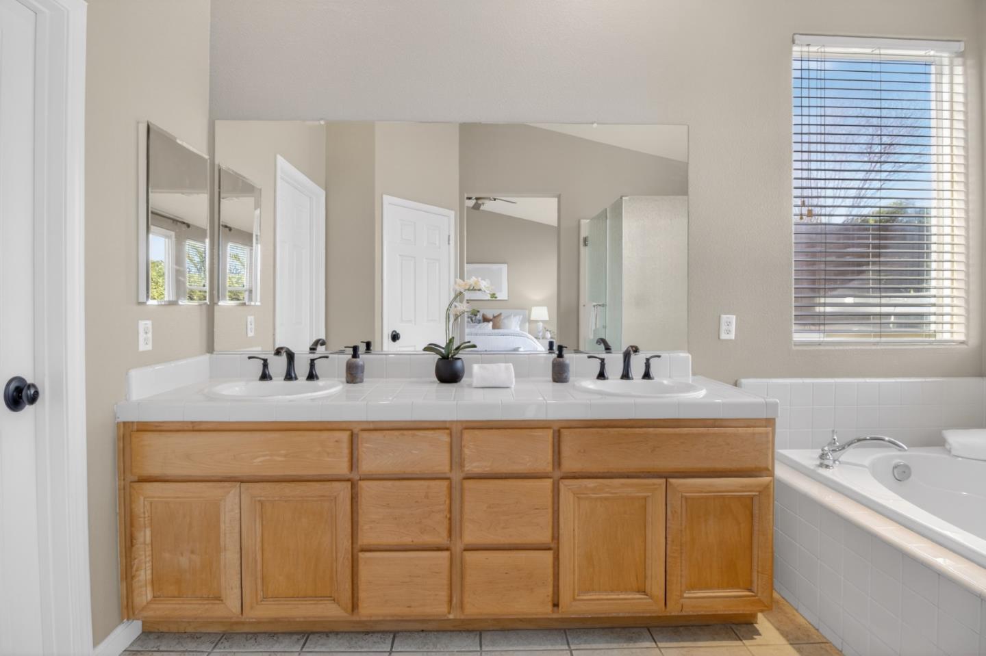 Detail Gallery Image 32 of 59 For 1280 Quail Ridge Way, Hollister,  CA 95023 - 4 Beds | 2/1 Baths