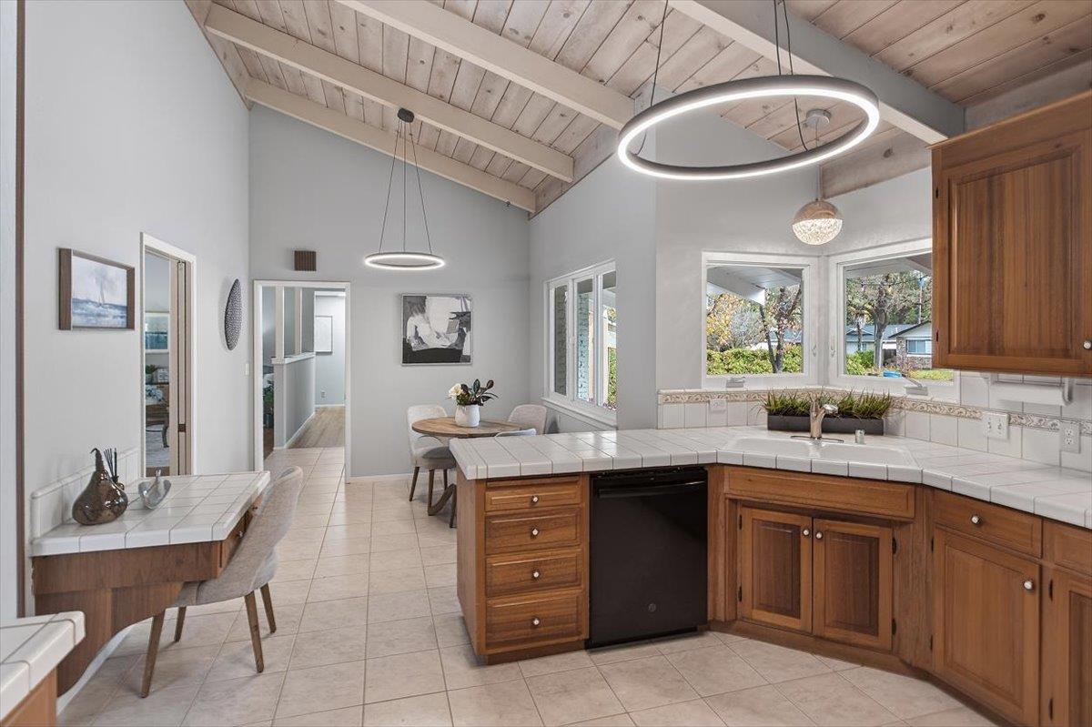 Detail Gallery Image 17 of 40 For 251 Old Adobe Rd, Los Gatos,  CA 95032 - 3 Beds | 2/1 Baths