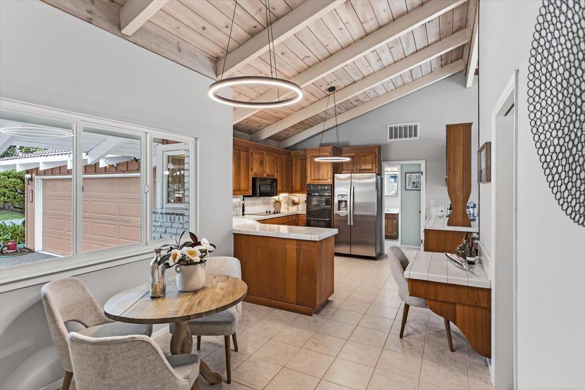 Detail Gallery Image 18 of 40 For 251 Old Adobe Rd, Los Gatos,  CA 95032 - 3 Beds | 2/1 Baths