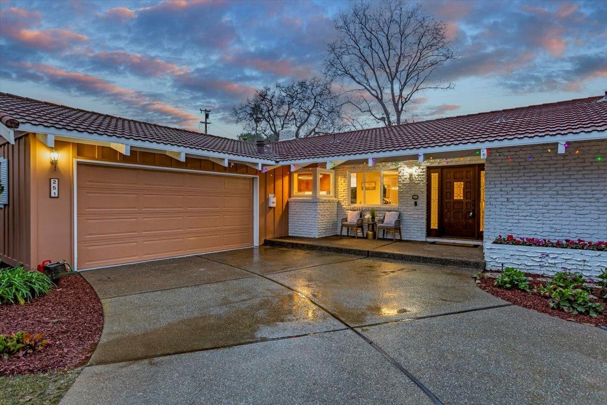 Detail Gallery Image 3 of 40 For 251 Old Adobe Rd, Los Gatos,  CA 95032 - 3 Beds | 2/1 Baths