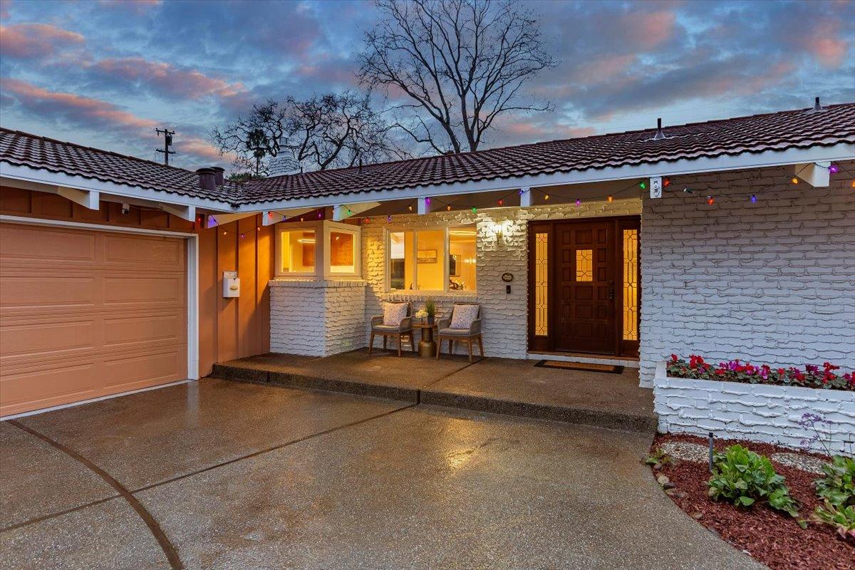 Detail Gallery Image 4 of 40 For 251 Old Adobe Rd, Los Gatos,  CA 95032 - 3 Beds | 2/1 Baths