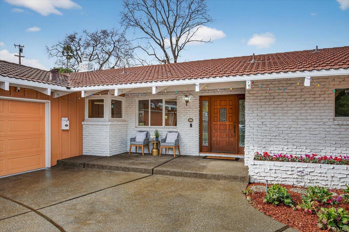 Detail Gallery Image 5 of 40 For 251 Old Adobe Rd, Los Gatos,  CA 95032 - 3 Beds | 2/1 Baths