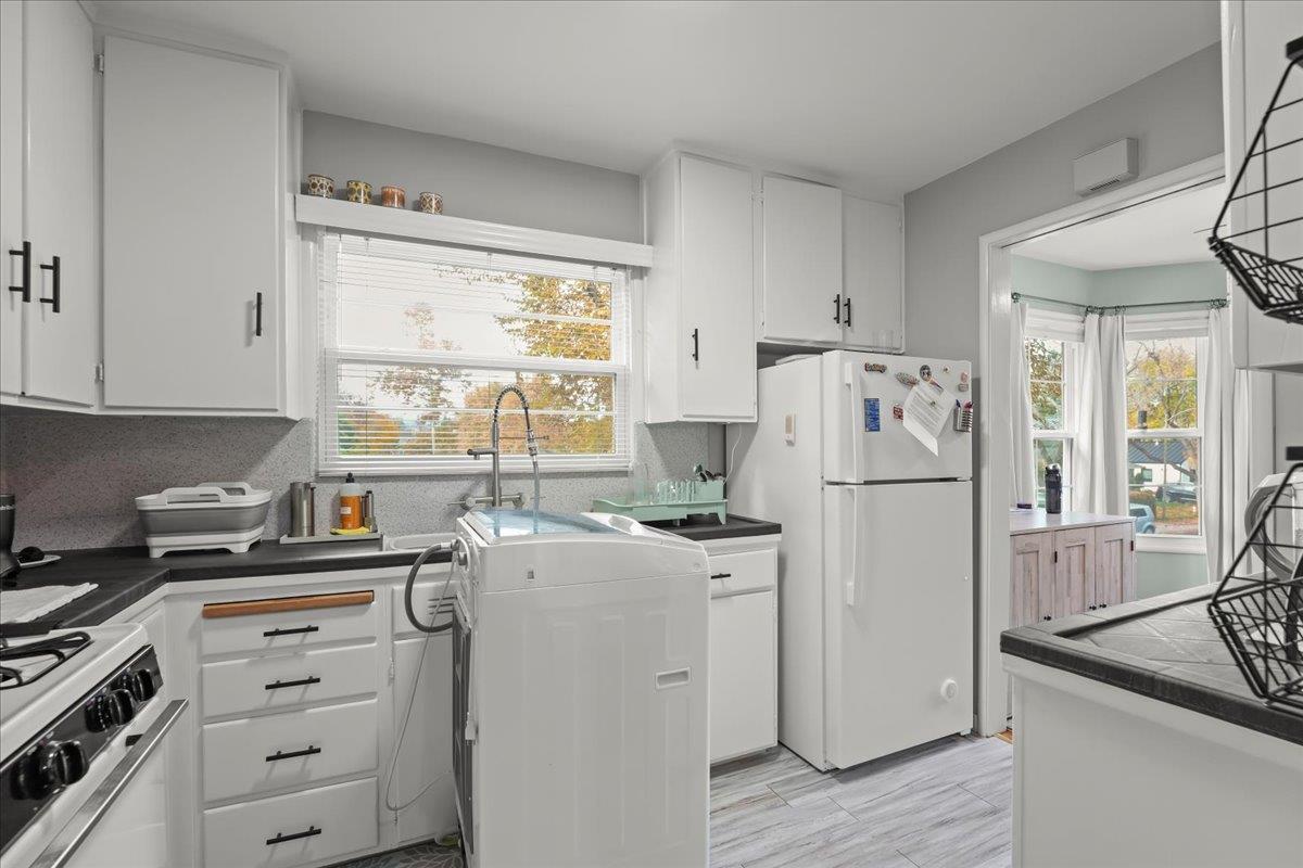 Detail Gallery Image 10 of 22 For 2745 Byron St, Palo Alto,  CA 94306 - – Beds | – Baths