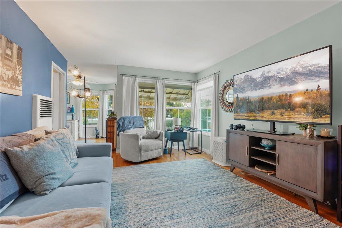 Detail Gallery Image 15 of 22 For 2745 Byron St, Palo Alto,  CA 94306 - – Beds | – Baths