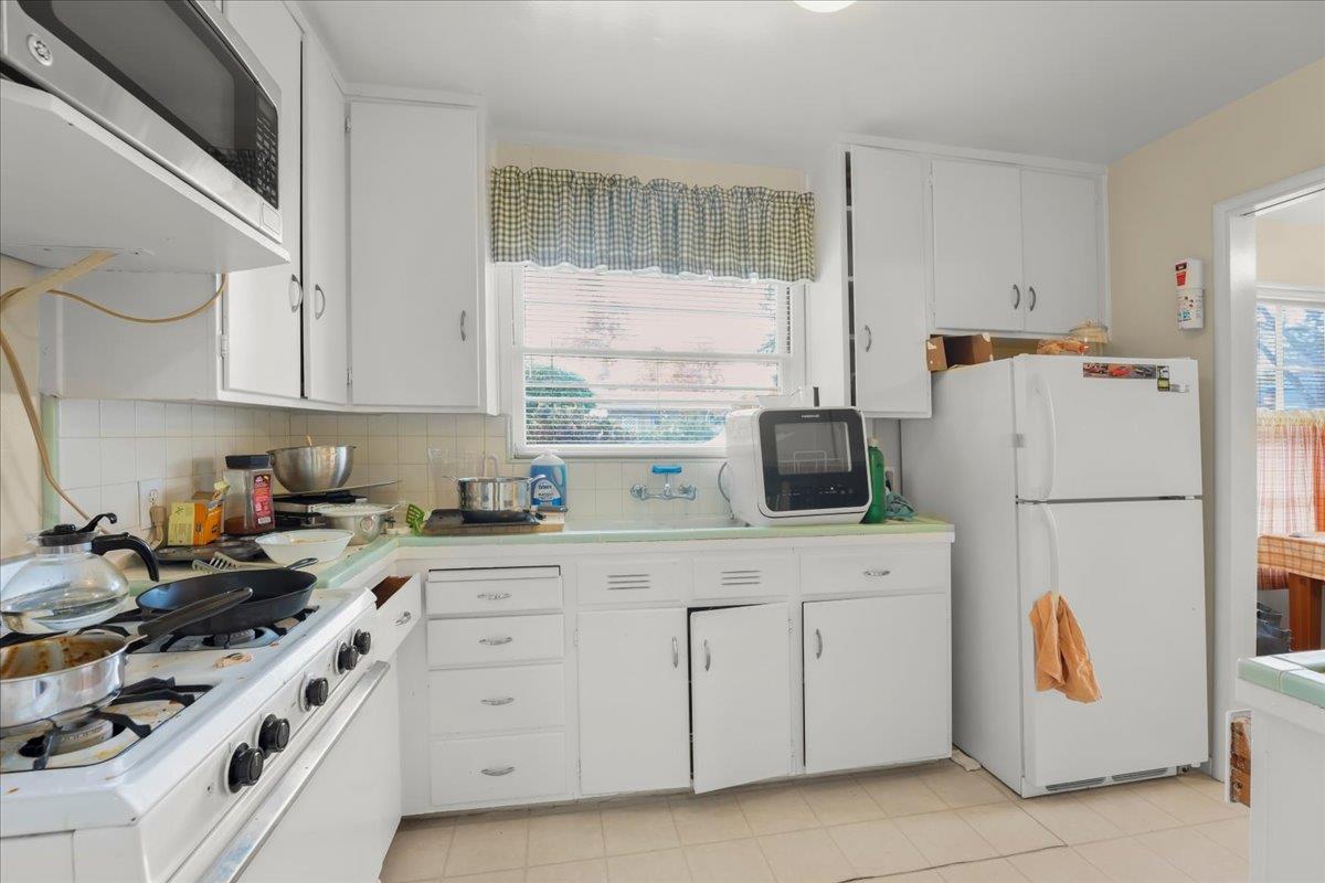 Detail Gallery Image 16 of 22 For 2745 Byron St, Palo Alto,  CA 94306 - – Beds | – Baths