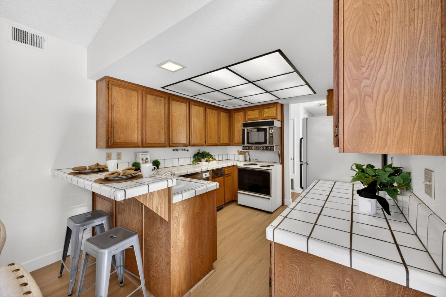 Detail Gallery Image 13 of 51 For 2487 Redbud Ct, San Jose,  CA 95128 - 3 Beds | 2 Baths