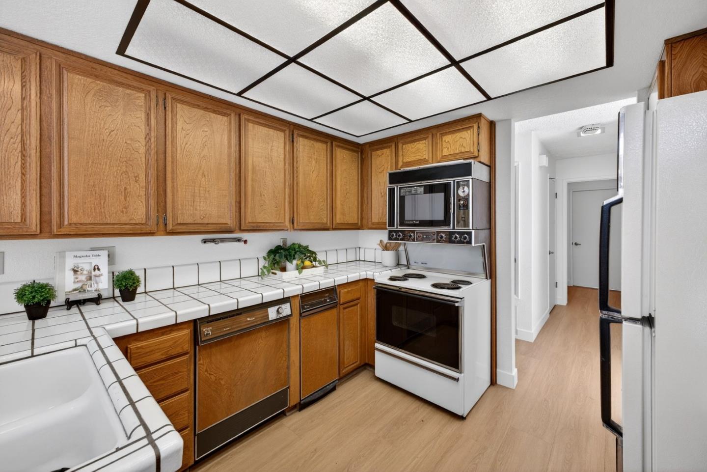 Detail Gallery Image 14 of 51 For 2487 Redbud Ct, San Jose,  CA 95128 - 3 Beds | 2 Baths