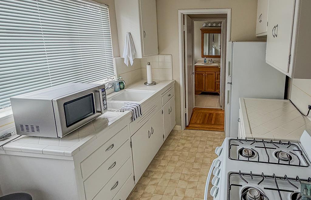 Detail Gallery Image 15 of 21 For 2735 Byron St, Palo Alto,  CA 94306 - – Beds | – Baths