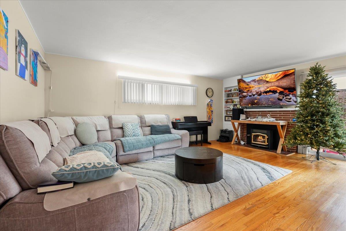 Detail Gallery Image 5 of 21 For 2735 Byron St, Palo Alto,  CA 94306 - – Beds | – Baths