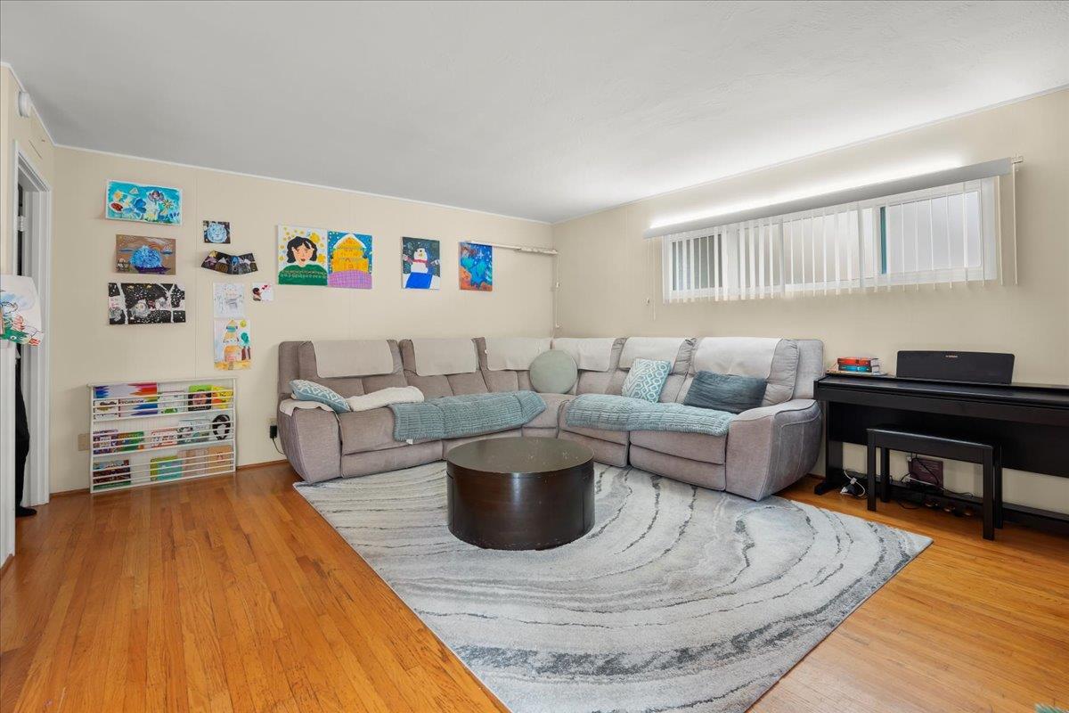 Detail Gallery Image 6 of 21 For 2735 Byron St, Palo Alto,  CA 94306 - – Beds | – Baths