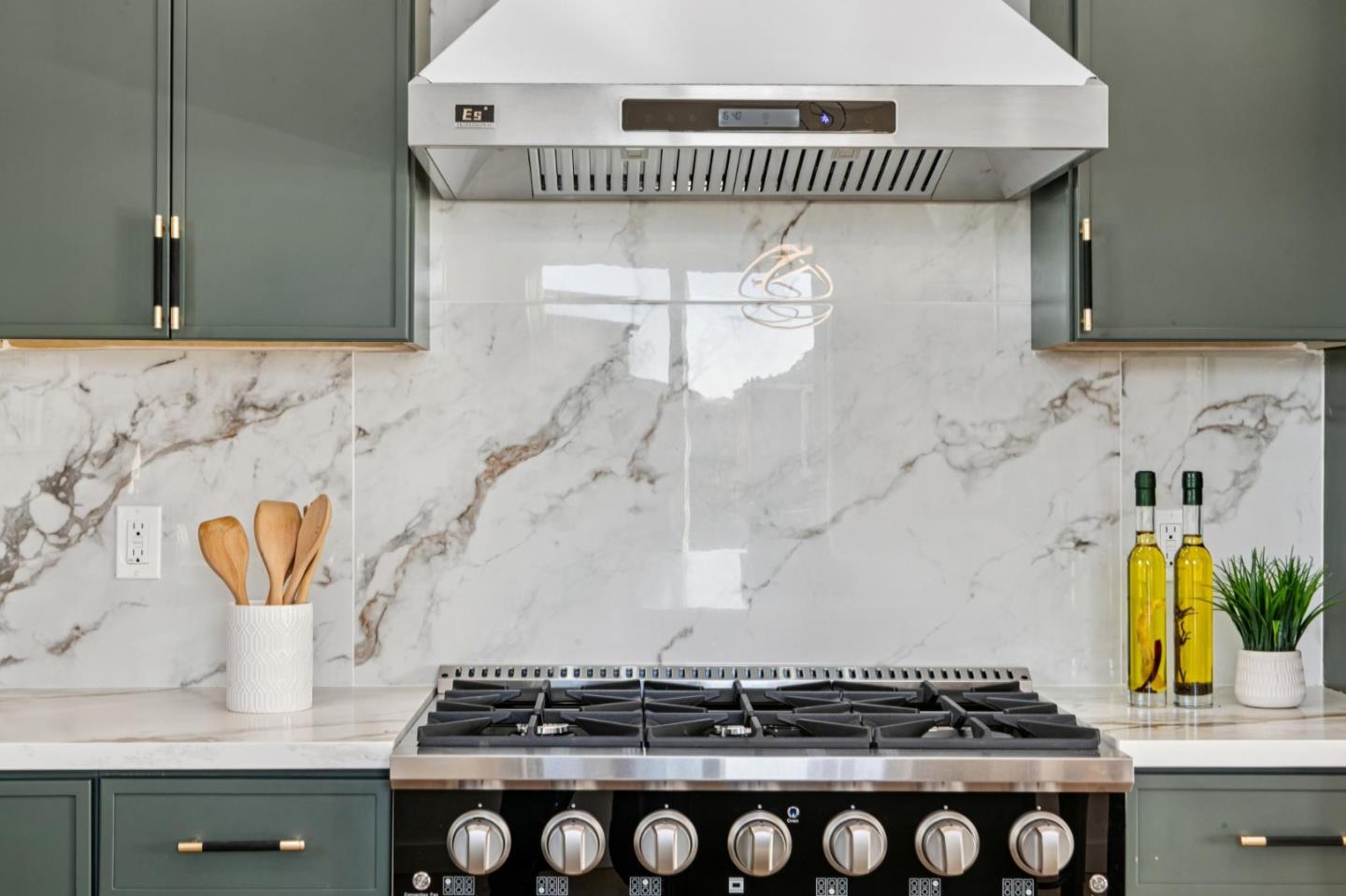 Detail Gallery Image 20 of 54 For 3060 19th Ave, San Francisco,  CA 94132 - 4 Beds | 4 Baths