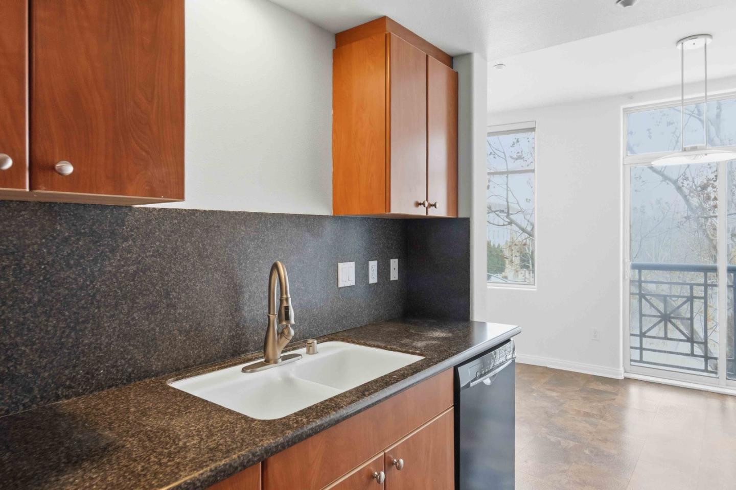 Detail Gallery Image 6 of 24 For 130 E San Fernando St #419,  San Jose,  CA 95112 - 2 Beds | 2/1 Baths