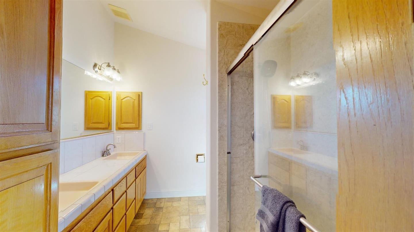 Detail Gallery Image 12 of 29 For 3346 Verde Robles Dr, Camino,  CA 95709 - 4 Beds | 3 Baths