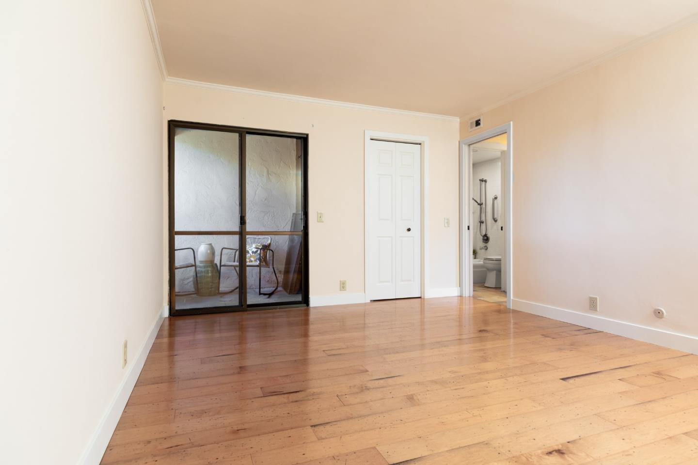 Detail Gallery Image 12 of 20 For 500 Glenwood Cir #120,  Monterey,  CA 93940 - 1 Beds | 1 Baths