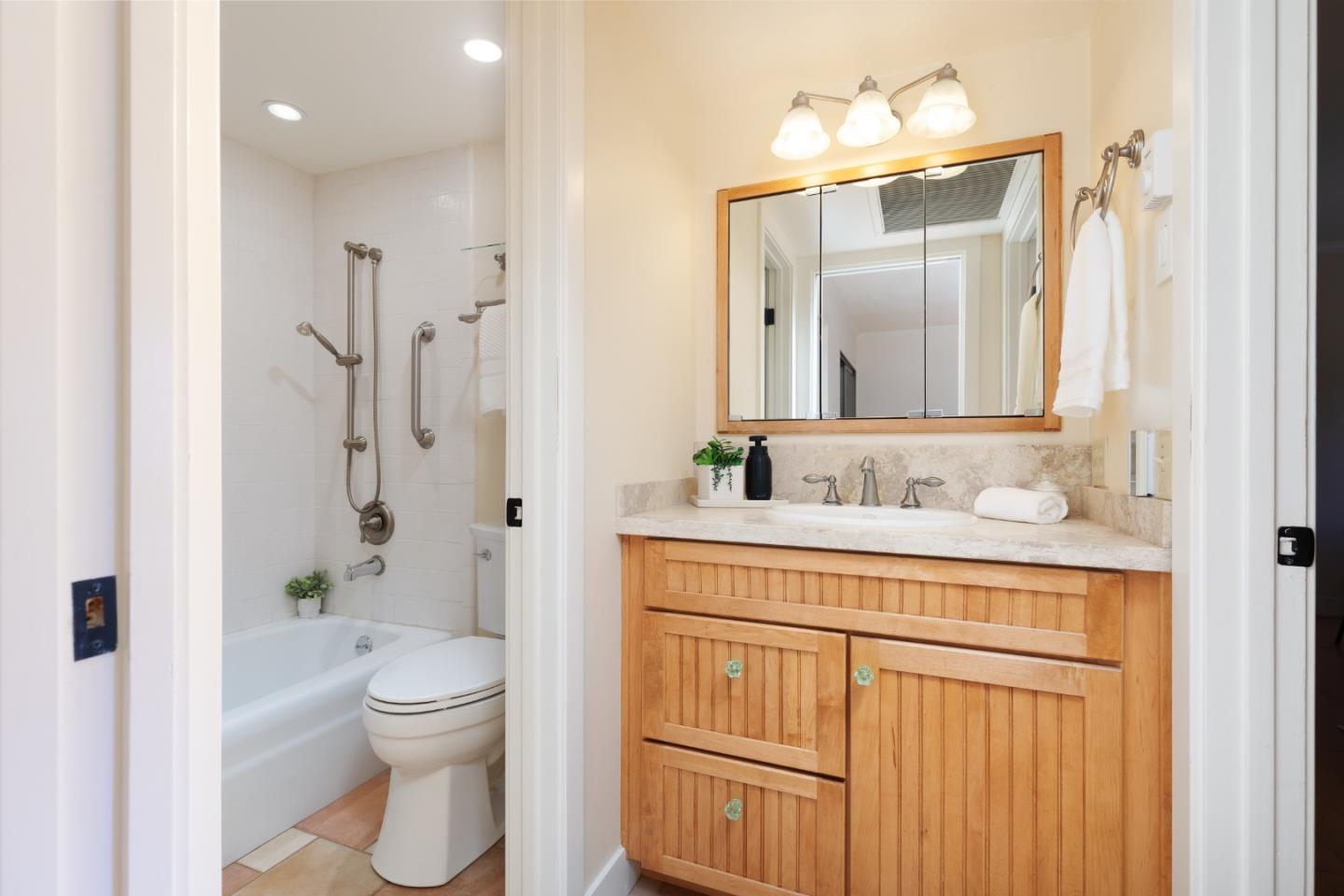 Detail Gallery Image 13 of 20 For 500 Glenwood Cir #120,  Monterey,  CA 93940 - 1 Beds | 1 Baths