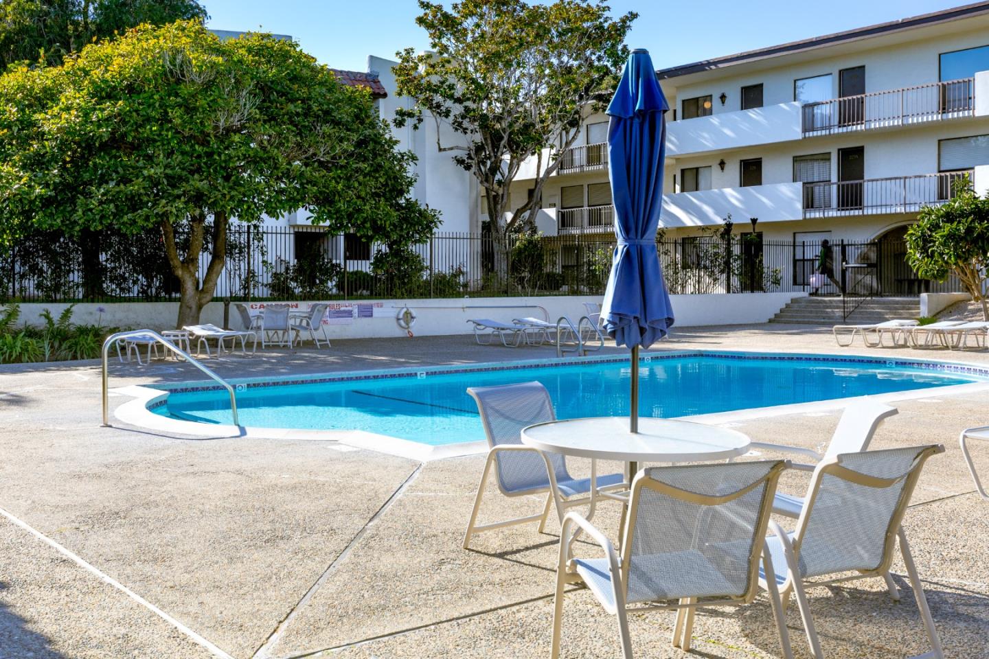 Detail Gallery Image 15 of 20 For 500 Glenwood Cir #120,  Monterey,  CA 93940 - 1 Beds | 1 Baths