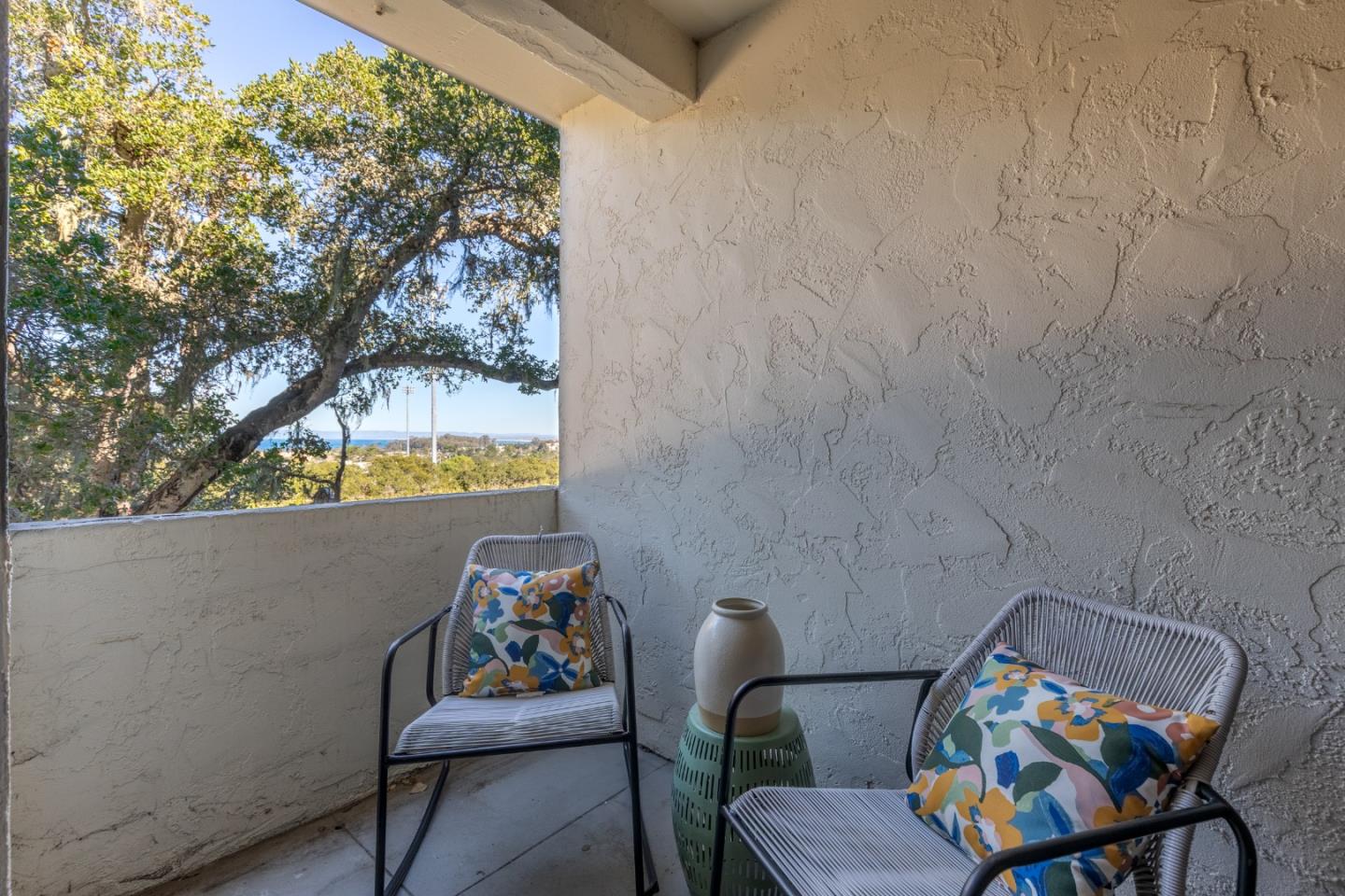 Detail Gallery Image 2 of 20 For 500 Glenwood Cir #120,  Monterey,  CA 93940 - 1 Beds | 1 Baths