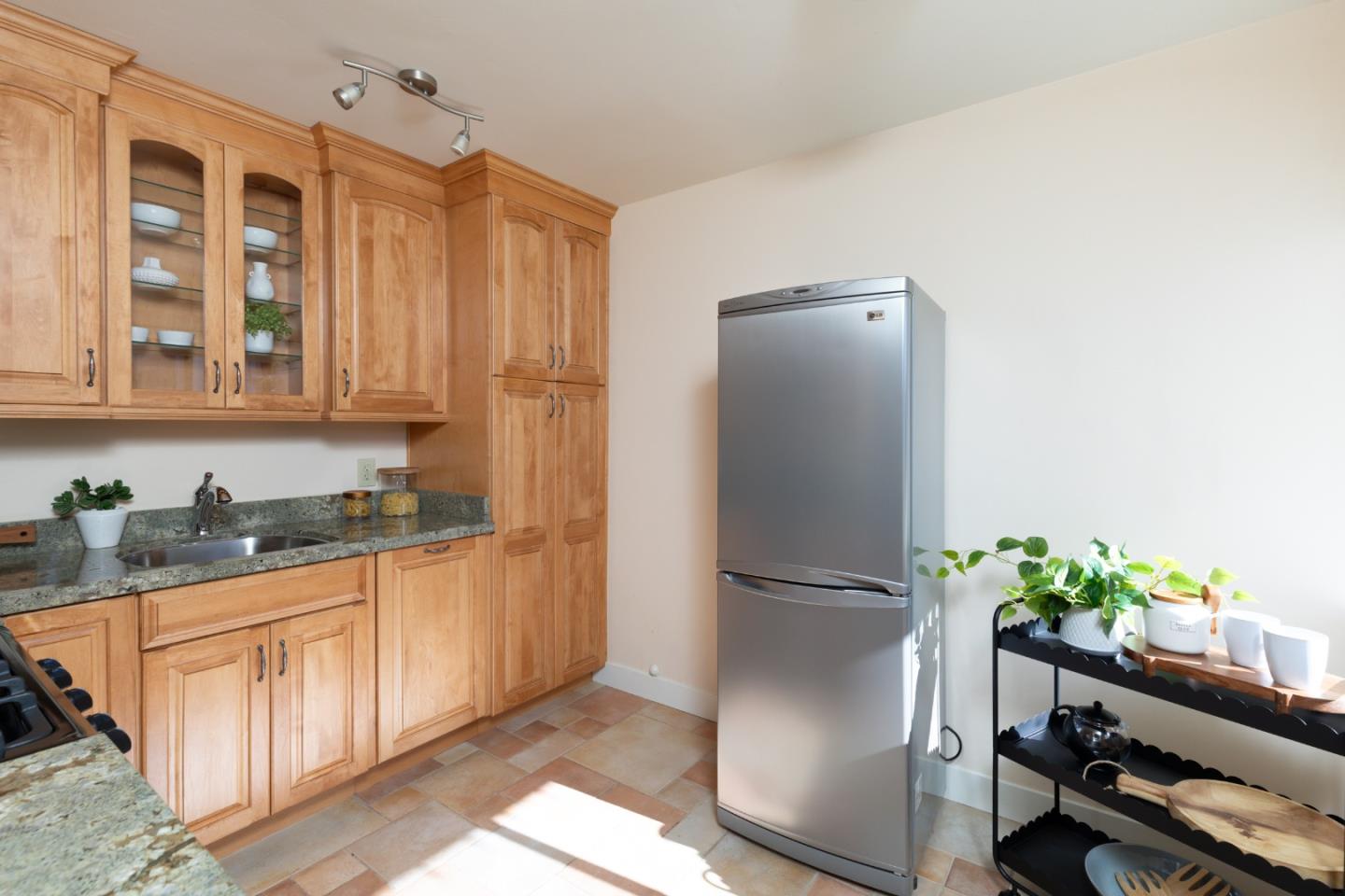 Detail Gallery Image 7 of 20 For 500 Glenwood Cir #120,  Monterey,  CA 93940 - 1 Beds | 1 Baths