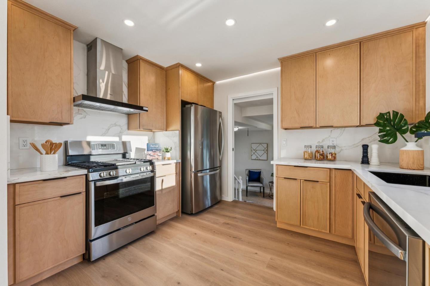 Detail Gallery Image 22 of 63 For 584 Warden Ave, San Leandro,  CA 94577 - 3 Beds | 2 Baths