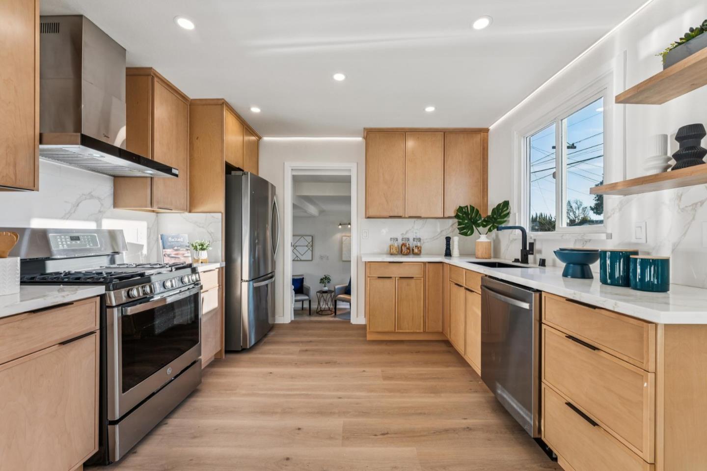 Detail Gallery Image 3 of 63 For 584 Warden Ave, San Leandro,  CA 94577 - 3 Beds | 2 Baths