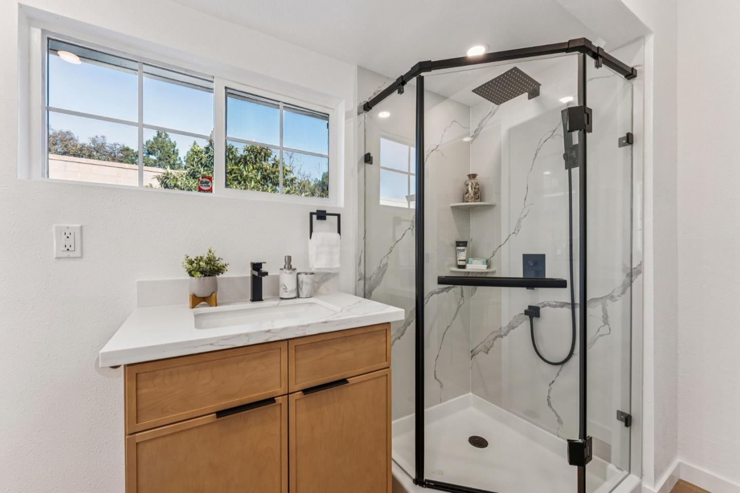 Detail Gallery Image 31 of 63 For 584 Warden Ave, San Leandro,  CA 94577 - 3 Beds | 2 Baths