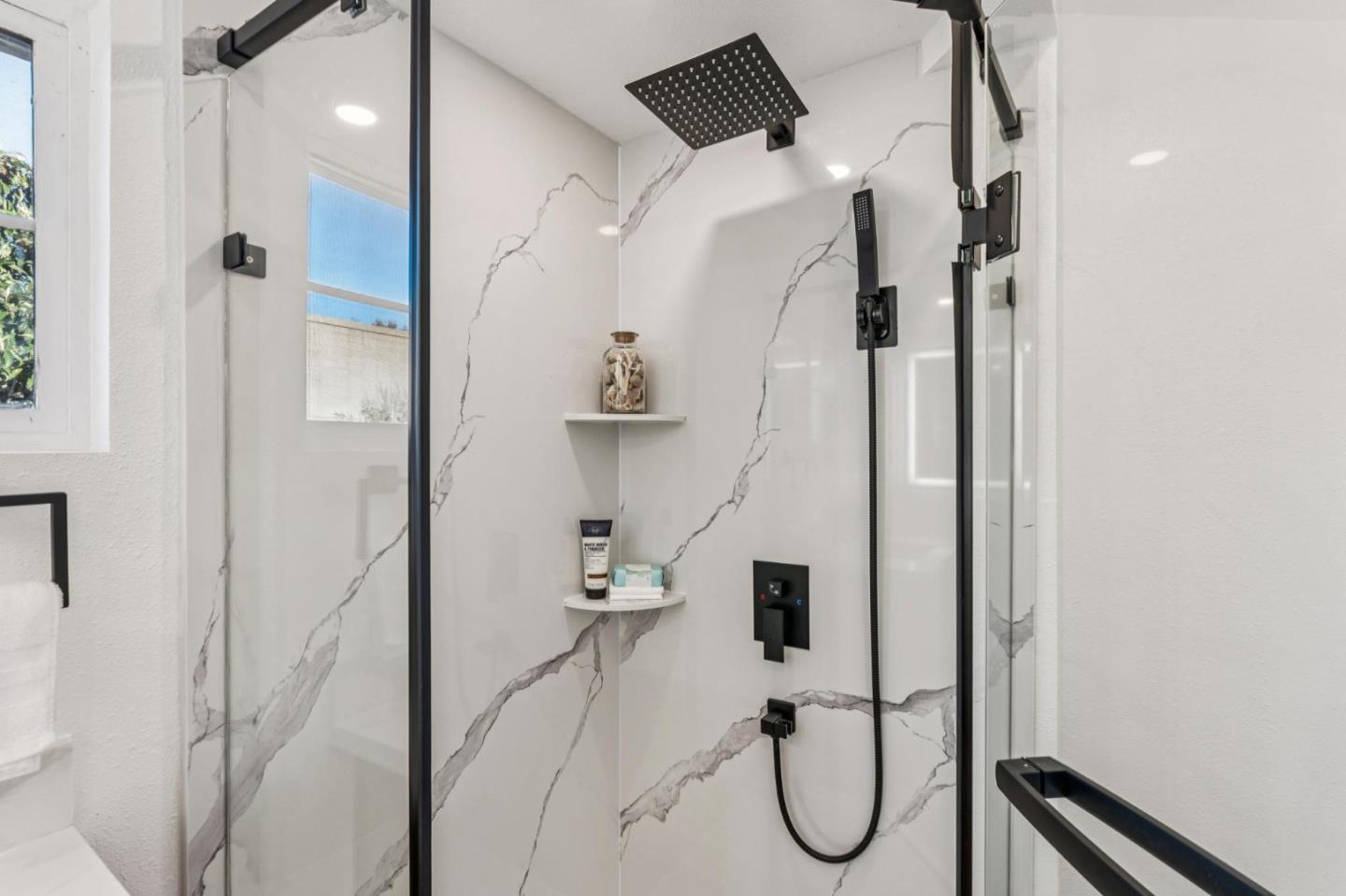 Detail Gallery Image 33 of 63 For 584 Warden Ave, San Leandro,  CA 94577 - 3 Beds | 2 Baths