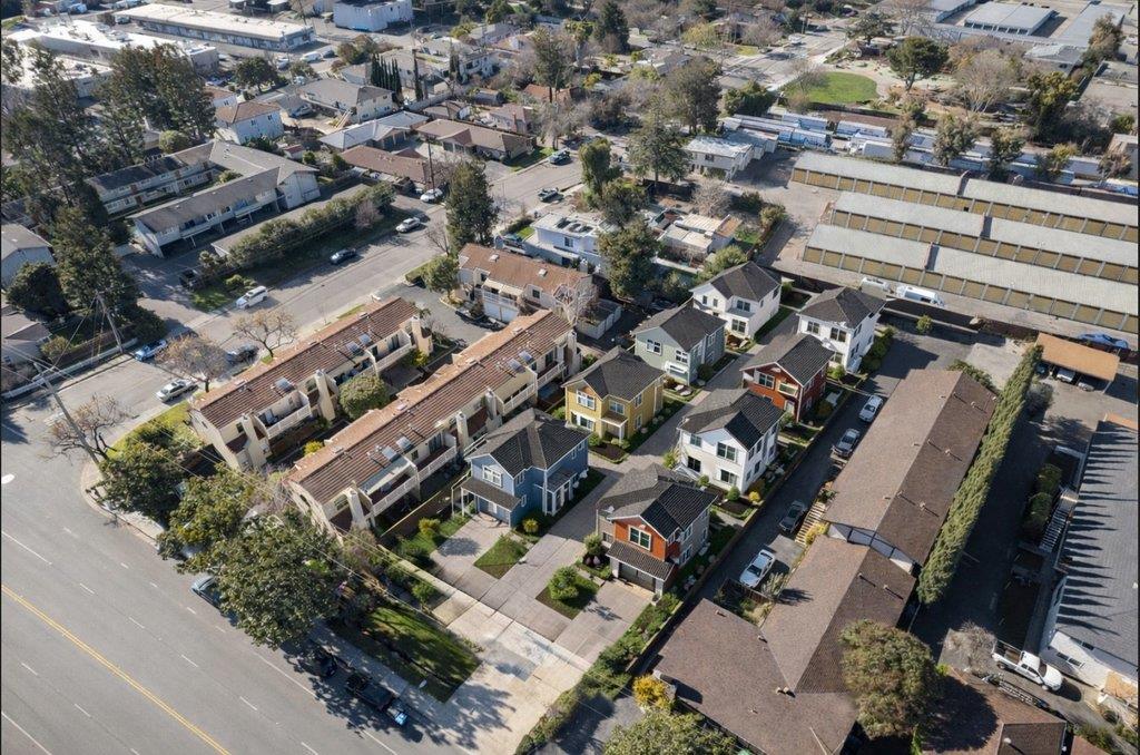 Detail Gallery Image 14 of 20 For 888 N Rengstorff Ave, Mountain View,  CA 94043 - 4 Beds | 2 Baths