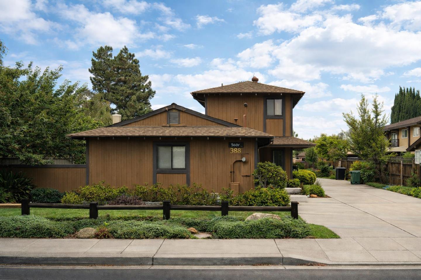 Detail Gallery Image 2 of 20 For 888 N Rengstorff Ave, Mountain View,  CA 94043 - 4 Beds | 2 Baths