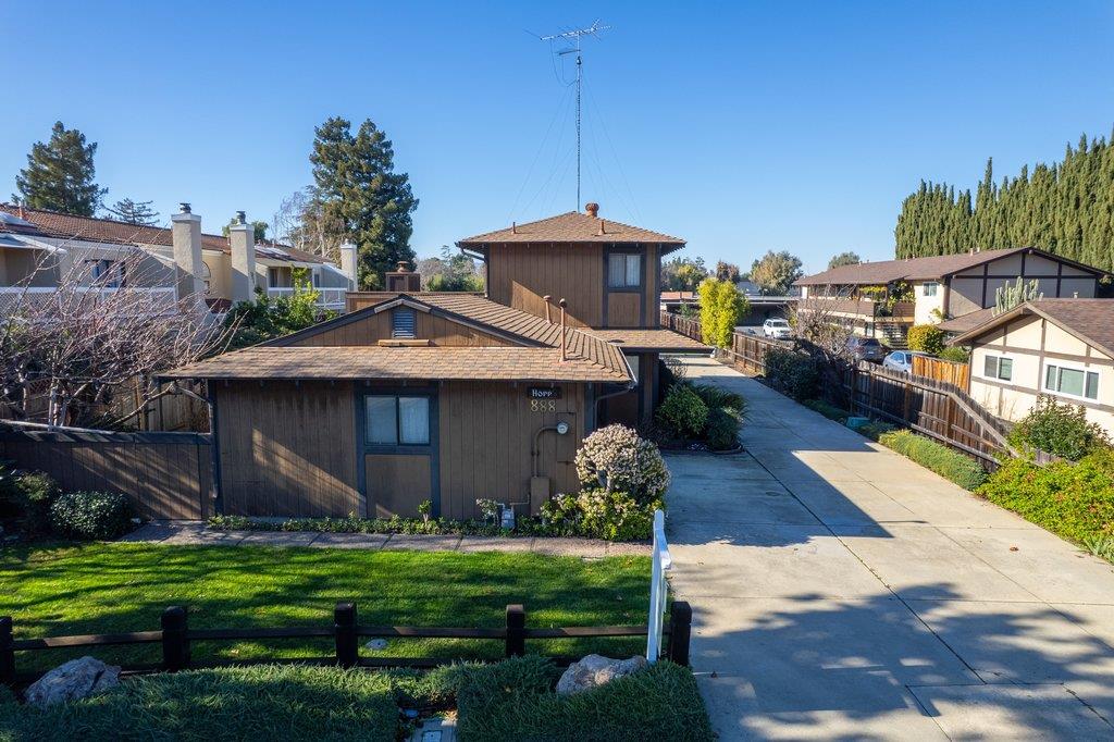 Detail Gallery Image 5 of 20 For 888 N Rengstorff Ave, Mountain View,  CA 94043 - 4 Beds | 2 Baths