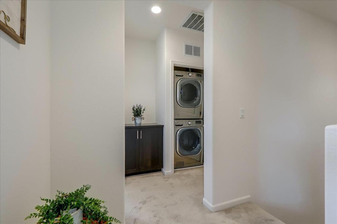 Detail Gallery Image 5 of 14 For 2036 Trento Loop, Milpitas,  CA 95035 - 3 Beds | 3 Baths