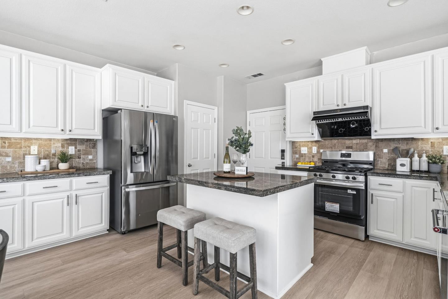 Detail Gallery Image 14 of 50 For 2088 Mckenzie Pl, San Jose,  CA 95131 - 4 Beds | 2/1 Baths