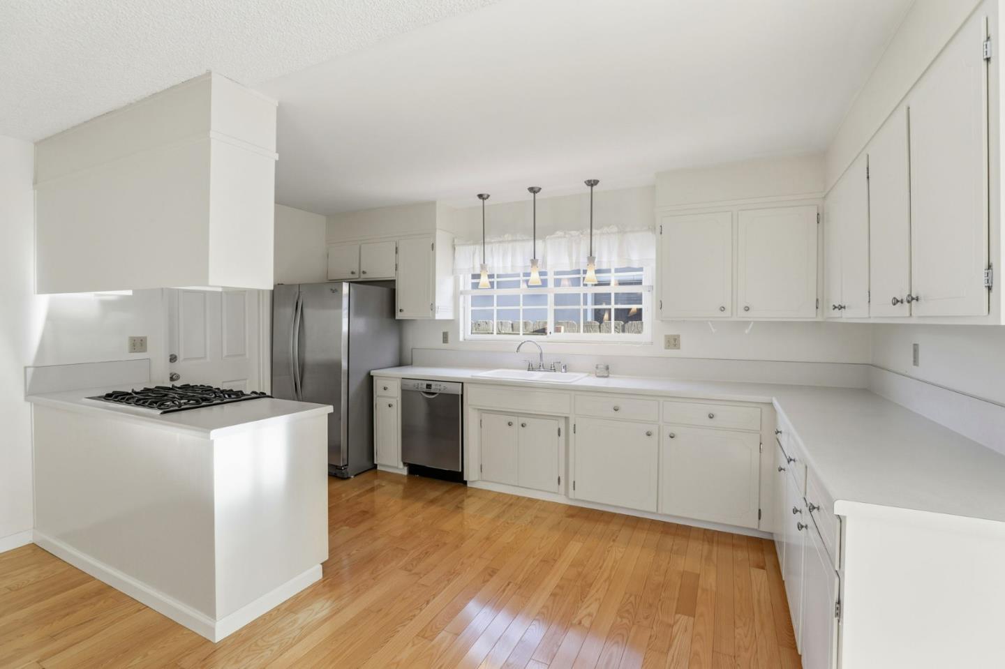 Detail Gallery Image 13 of 37 For 3288 Steven Ct, Marina,  CA 93933 - 4 Beds | 2 Baths