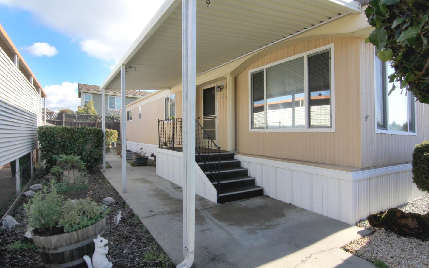 Detail Gallery Image 3 of 23 For 4425 Clares St #3,  Capitola,  CA 95010 - 2 Beds | 2 Baths