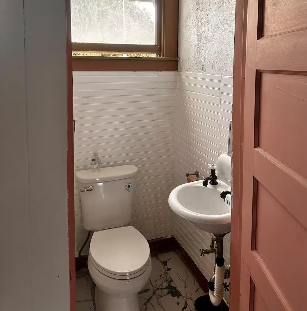 Detail Gallery Image 4 of 19 For 14090 Winnie St, Walnut Grove,  CA 95690 - 5 Beds | 1/3 Baths