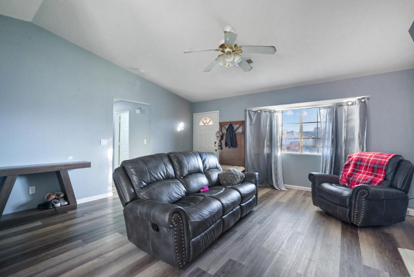 Detail Gallery Image 4 of 20 For 15 E San Pedro St, Merced,  CA 95341 - 4 Beds | 2 Baths