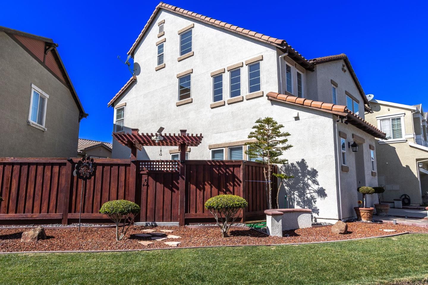 Detail Gallery Image 4 of 80 For 7197 Windcliff Ln, San Jose,  CA 95138 - 5 Beds | 3/1 Baths