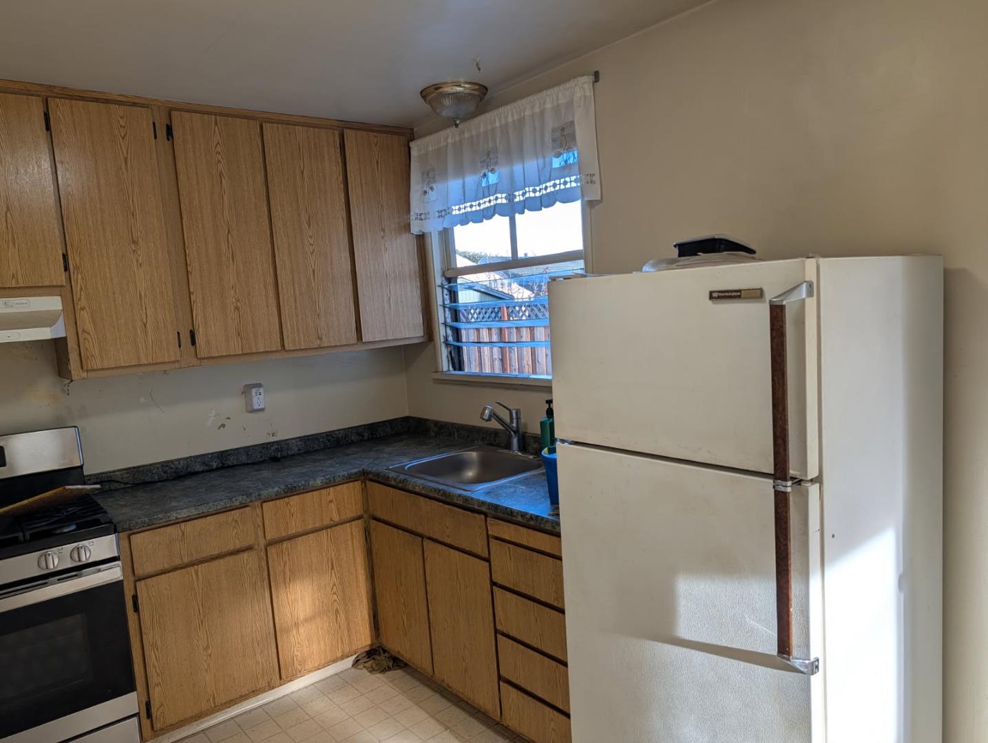 Detail Gallery Image 13 of 14 For 1141 Hiller St, Belmont,  CA 94002 - 3 Beds | 1/1 Baths